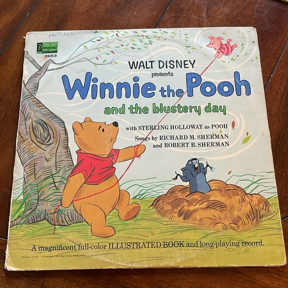 Walt Disney presents Winnie the Pooh and the Blustery Day album LP w/ storybook - Picture 1 of 16